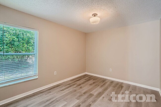 Building Photo - 856 Crestridge Cir