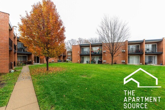 Building Photo - 6151 W Thorndale Ave