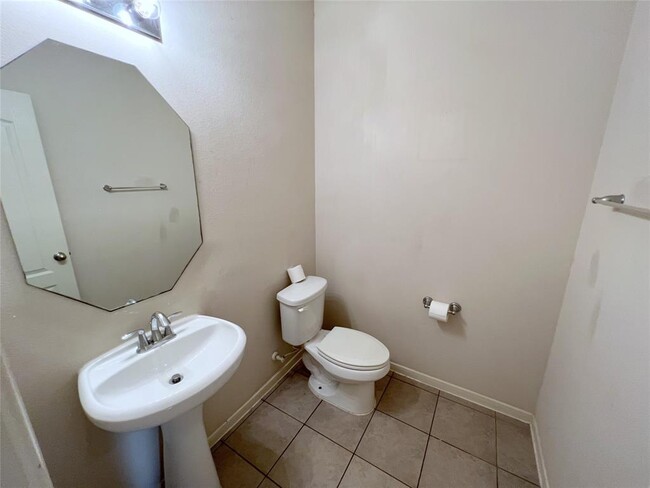 Building Photo - 5323 Brookway Dr