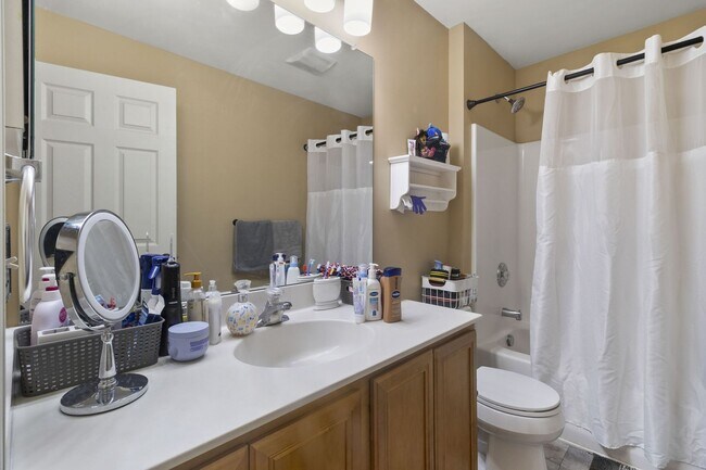 Building Photo - Located In Townsend Village