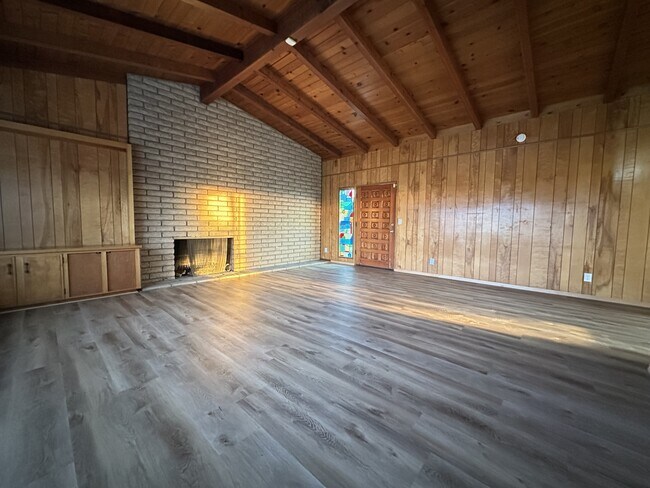 Building Photo - 13051 Baker Ave