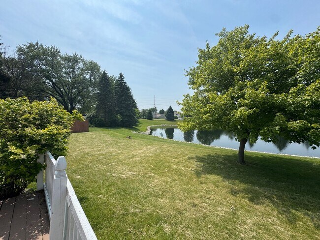 Building Photo - 9847 Cranberry Cir