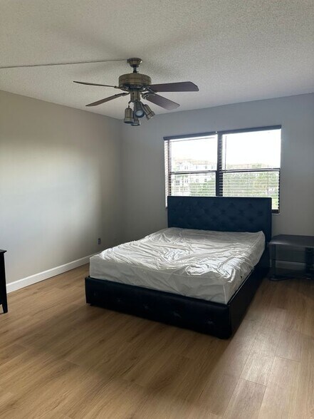 Building Photo - 9355 SW 8th St