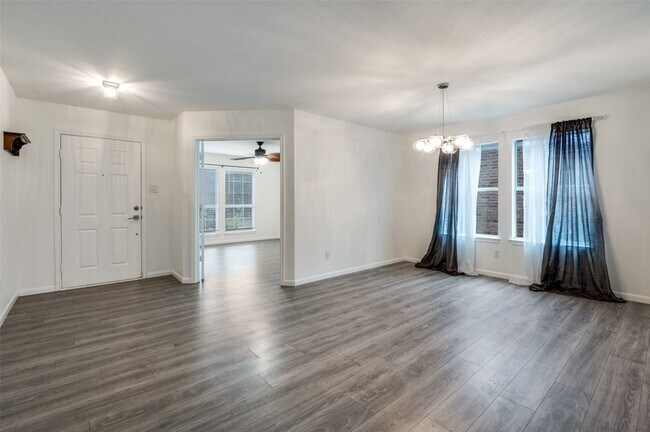 Building Photo - 5904 Mariposa Dr