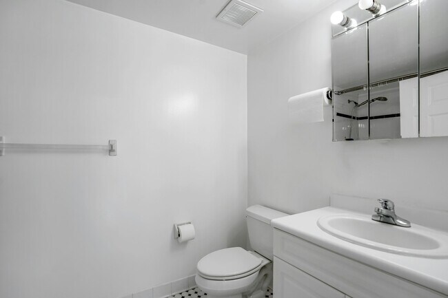 Building Photo - 100 Old Palisade Rd