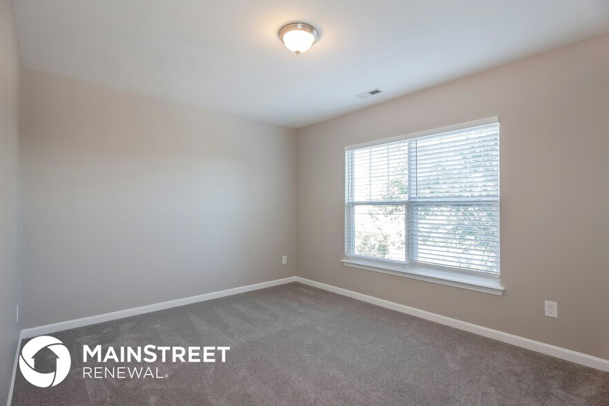 Building Photo - 1013 Lavender Cir