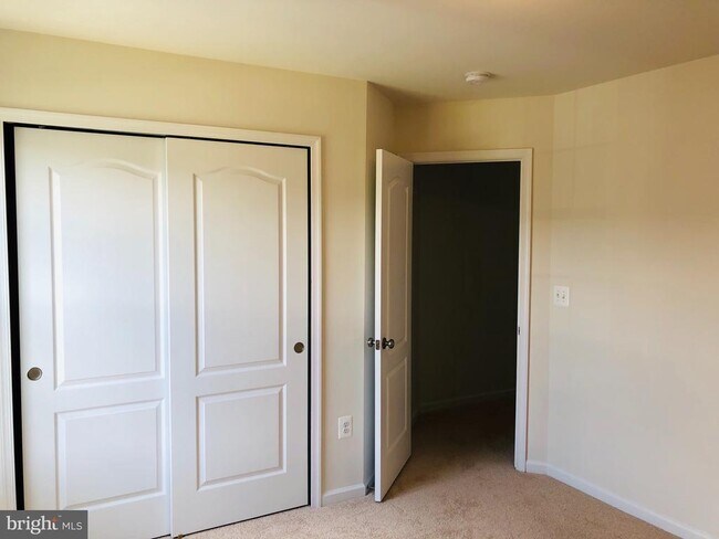 Building Photo - 336 Boxelder Dr