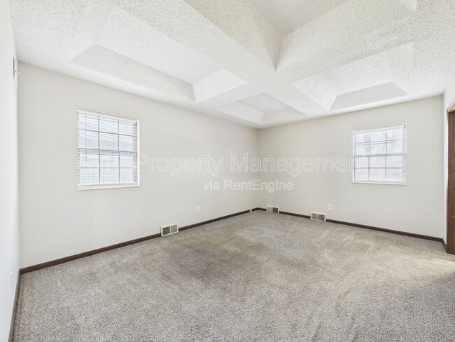 Building Photo - 3929 S Carriage Ln