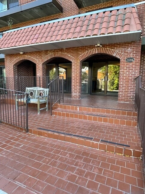Front entrance - 2086 Saint Johns Ave