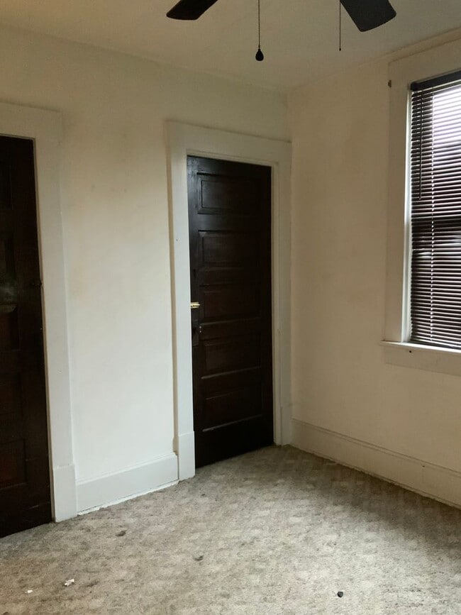 Building Photo - 2 Bed | 1 Bath Duplex