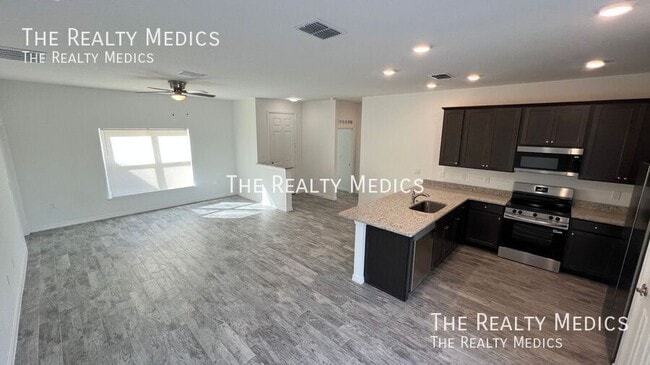 Building Photo - 1651 Welland St SE