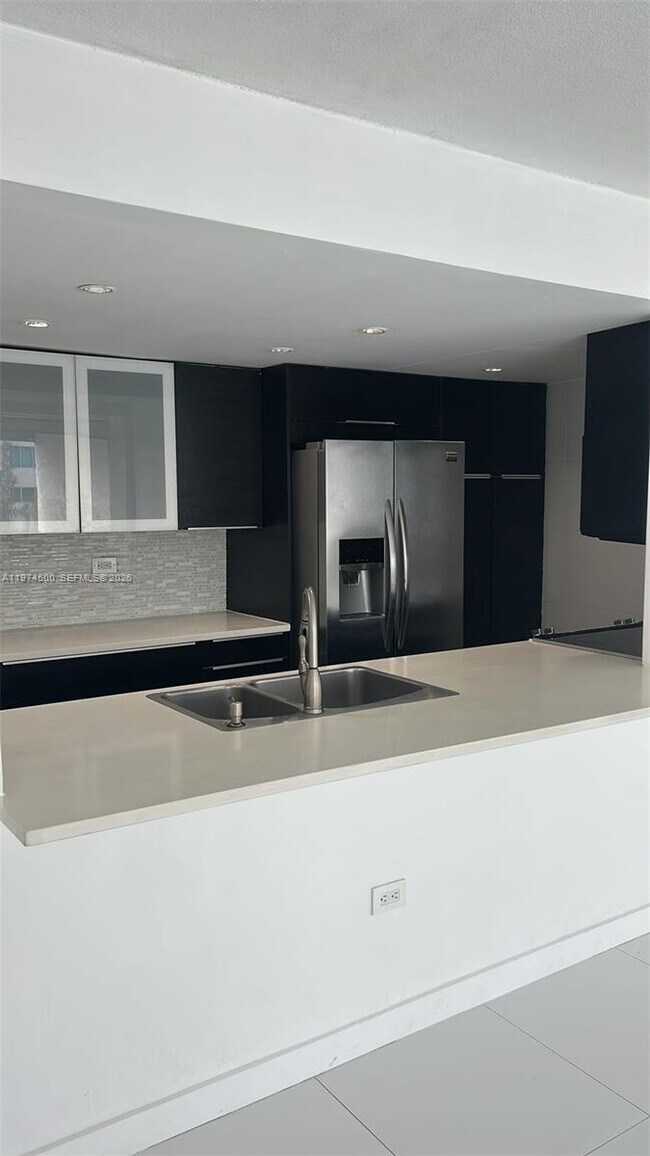 Building Photo - 7545 E Treasure Dr