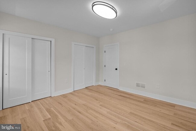 Building Photo - 334 Maple Ave