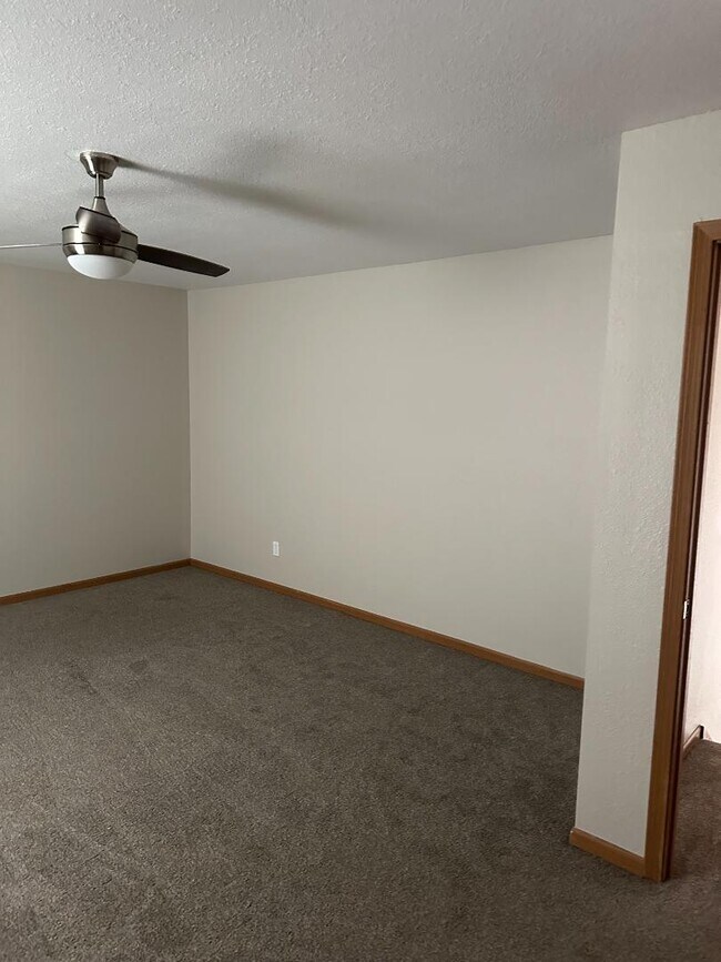 Building Photo - 202 S Woods Ct