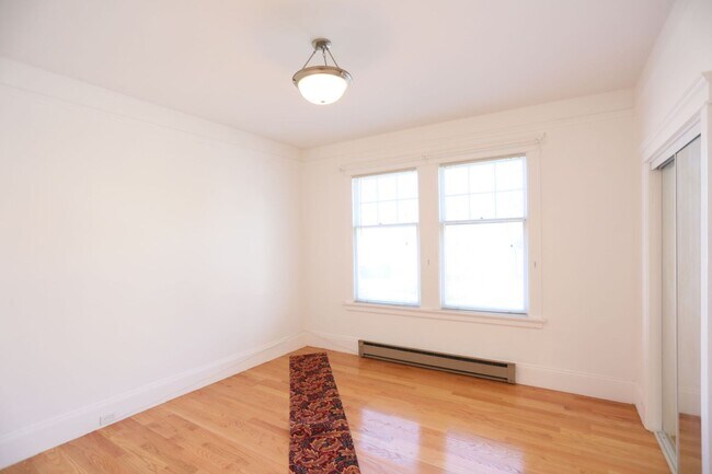 Building Photo - 312 20th Ave