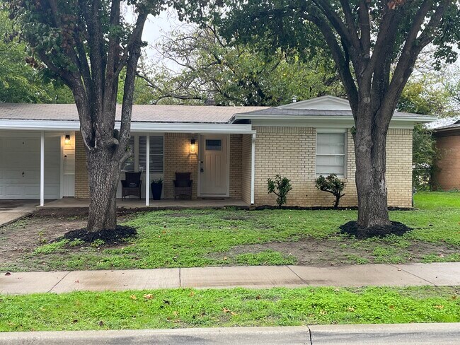 Building Photo - 1205 Belvedere Dr