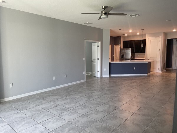 Building Photo - 1125 Saguaro St