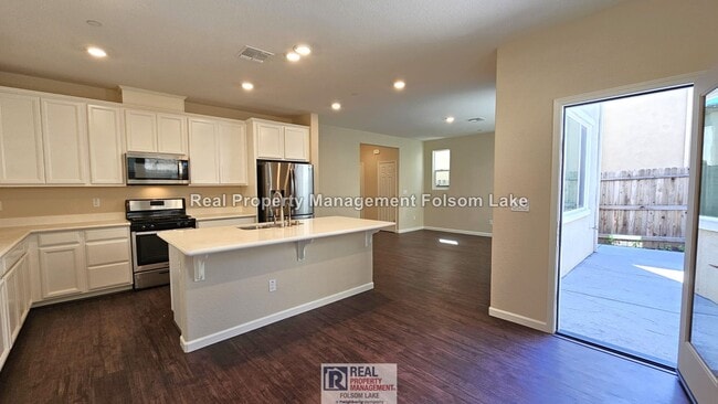 Building Photo - 3 bed 2.5 bath Home | Folsom Ranch - Gated Community | Walk to Dining & Coffee