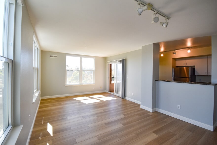 Building Photo - 8400 Oceanview Ter