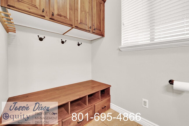 Building Photo - 567 E Greystone Dr