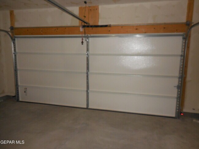 Building Photo - 561 Oakmont