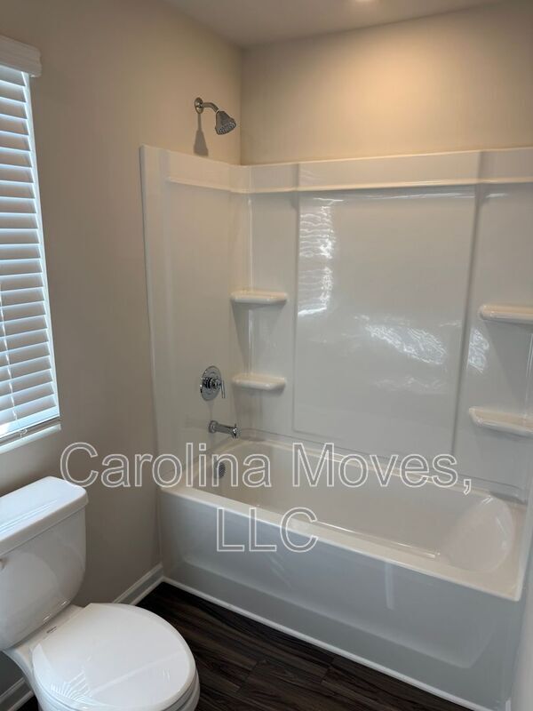 Building Photo - 825 Powder Br Dr