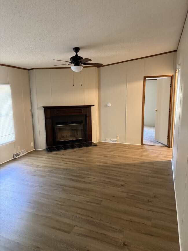 Building Photo - 1460 Patterson Dr