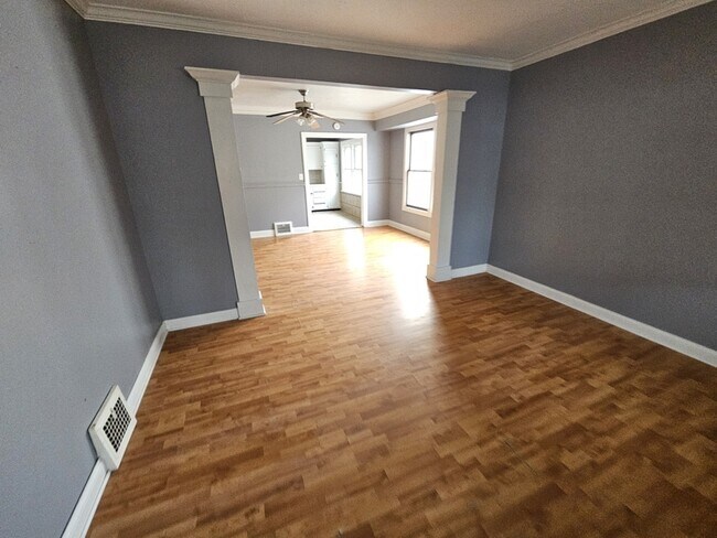 Building Photo - 10014 Sladden Ave