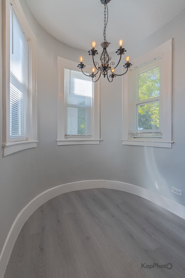 Building Photo - 6259 W Peterson Ave