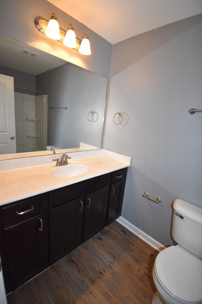 Building Photo - 2 bedroom Dog Friendly Condo For Rent Near...