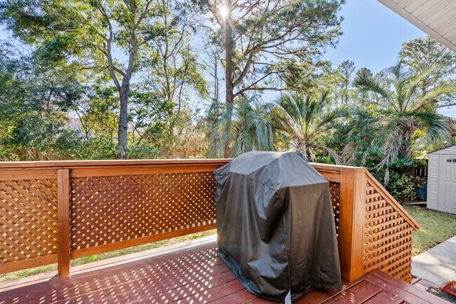 Building Photo - 505 Plantation Dr