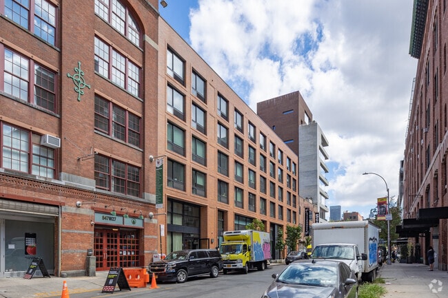 Building Photo - Highline 537