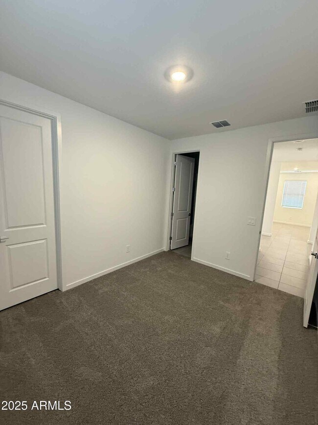 Building Photo - 15995 W Honeysuckle Dr