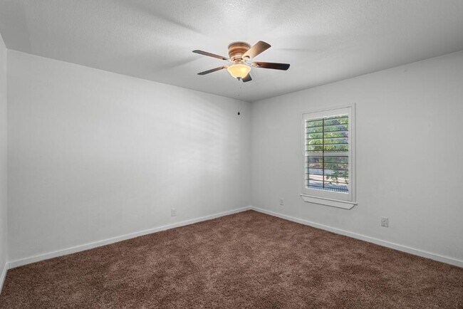 Building Photo - 6211 Manor Rd