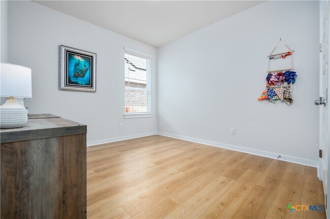 Building Photo - 576 Billowing Way