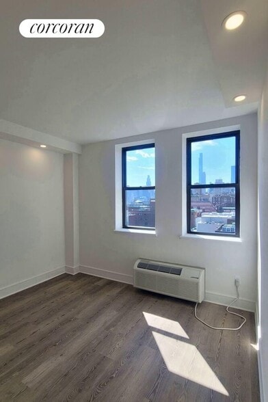 Building Photo - 45 W 81st St