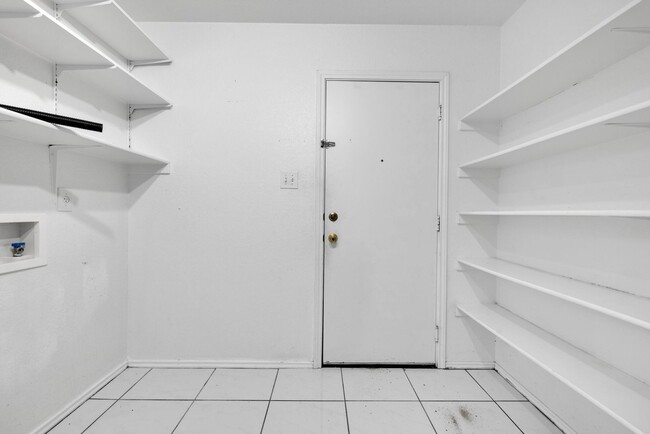 Building Photo - Charming 3-Bedroom, 2.5-Bath Home with Spa...