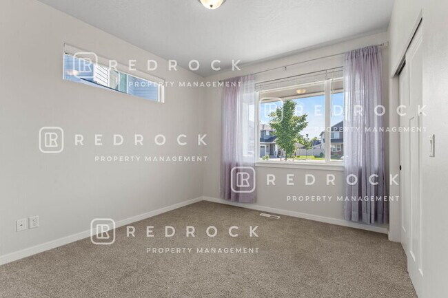 Building Photo - 1725 N Meyers Ct