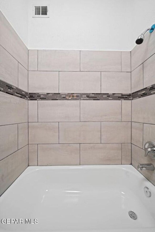 Building Photo - 12417 Bob Heasley Dr