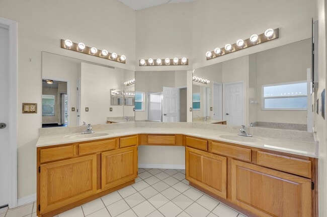 Building Photo - Great Oviedo Home in Bentley Woods!