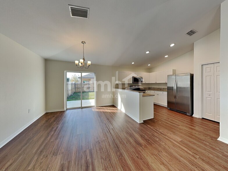 Building Photo - 2207 13th Ave E