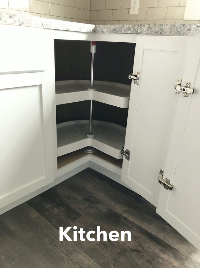 Building Photo - 802 W McCormick St