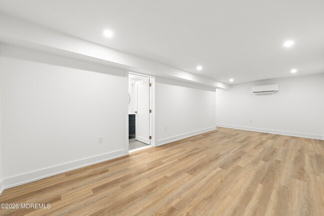 Building Photo - 427 Hoyt St