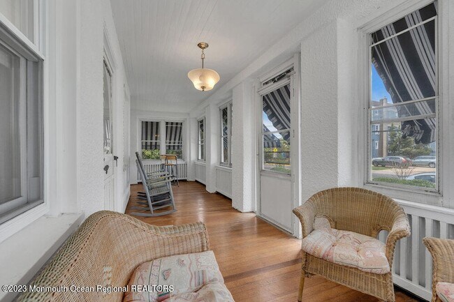 Building Photo - 683 Main Ave