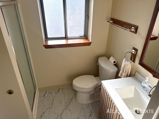 Building Photo - 9415 Brentwood St