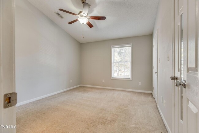 Building Photo - 119 Amanda Ln