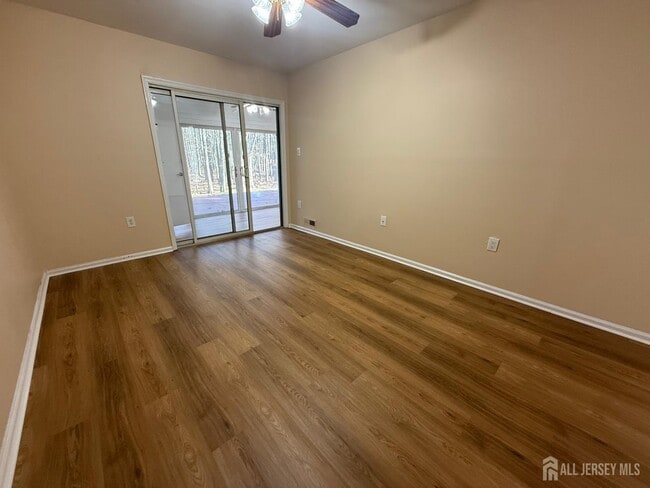 Building Photo - 351 Constitution Cir