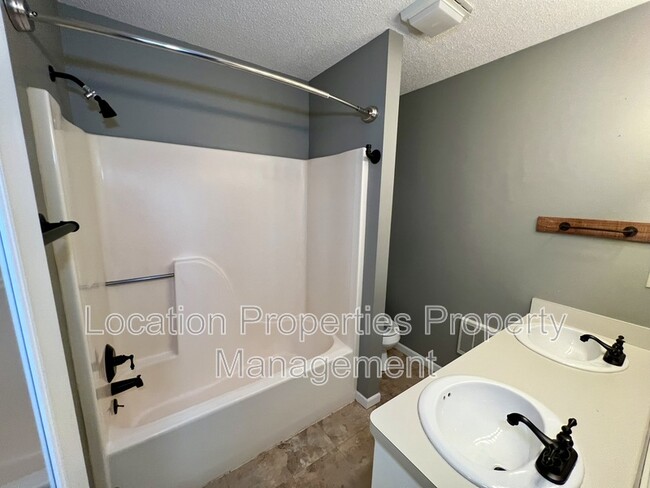 Building Photo - 2113 Atchison Ave