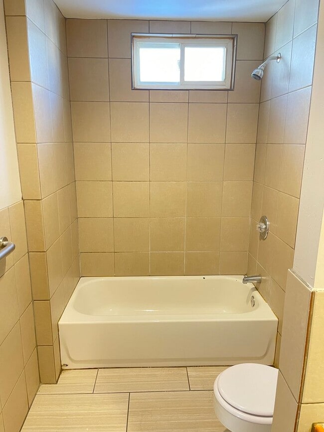 Building Photo - Florence/Minne Lusa 4 bed 2 bath house 160...