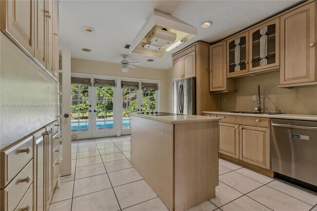 Building Photo - 17900 SW 77th Ave